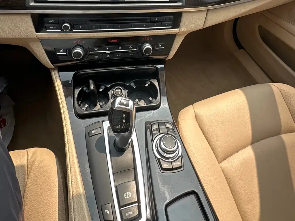 BMW 5 Series 2012 — фото 13