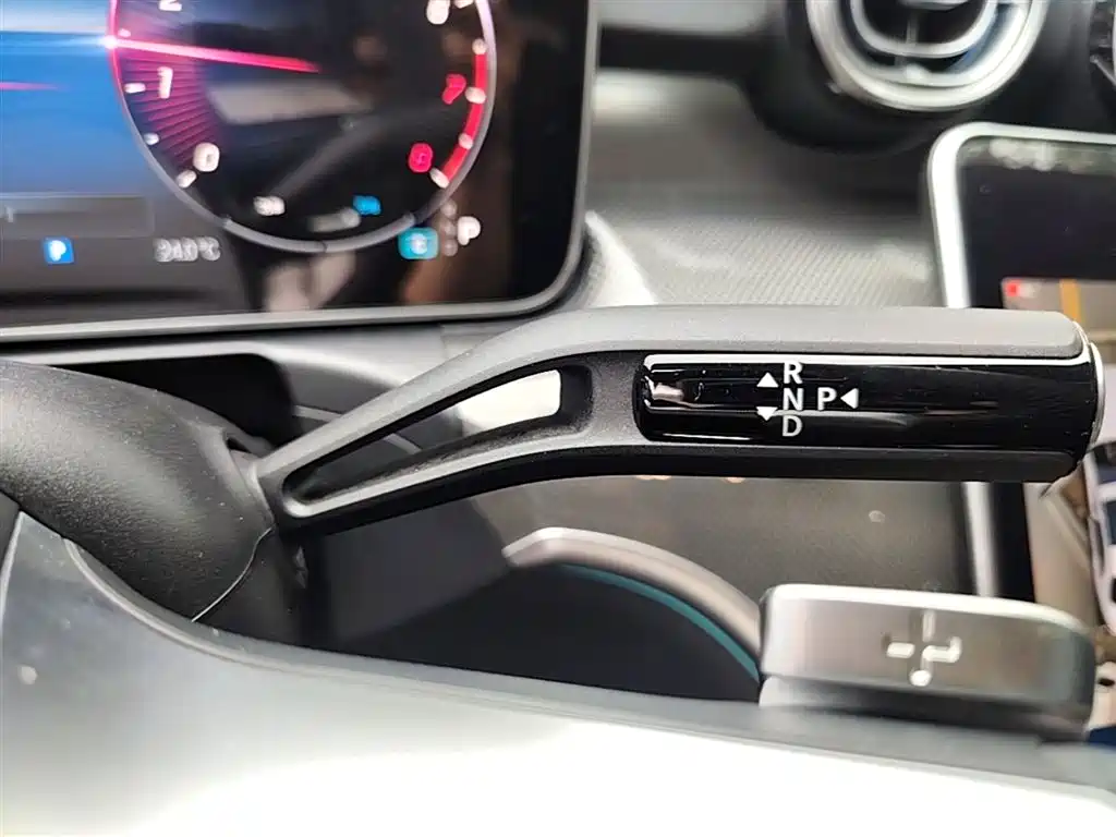 Mercedes-Benz C-Class 2024 — фото 14