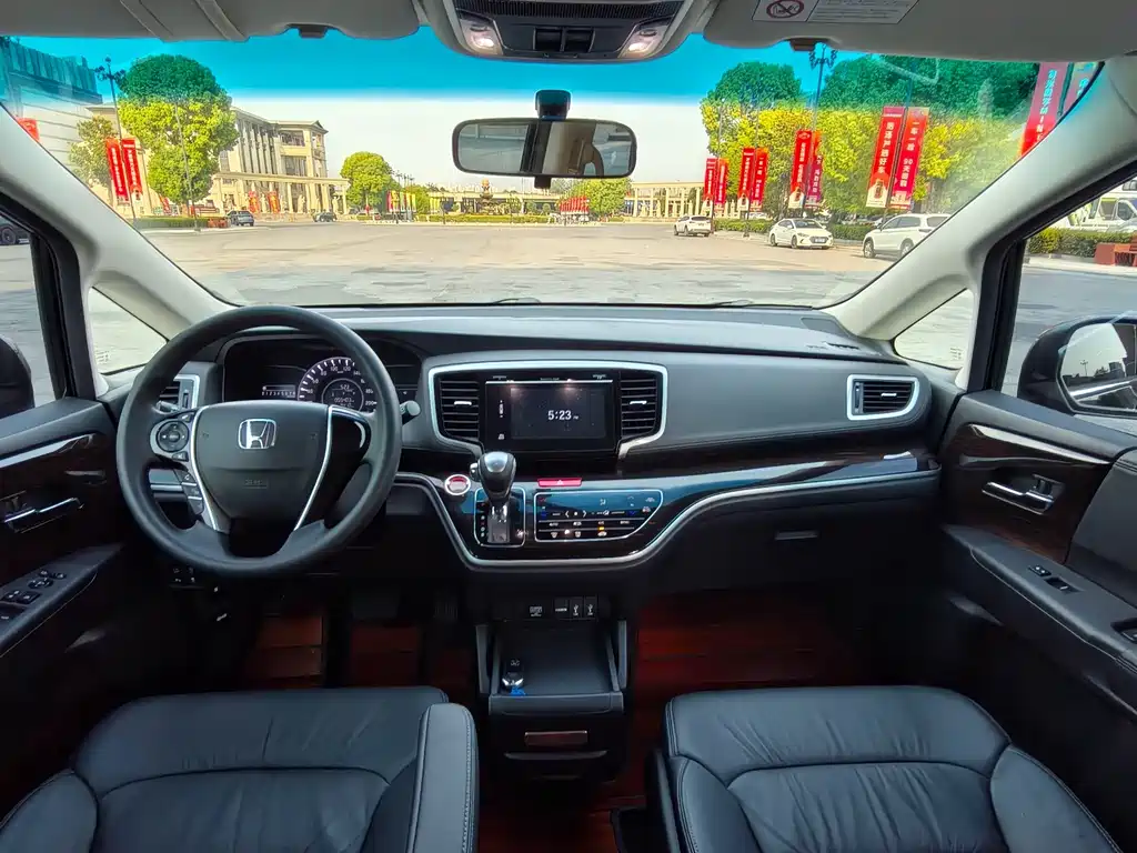 Honda Odyssey 2018 — фото 10