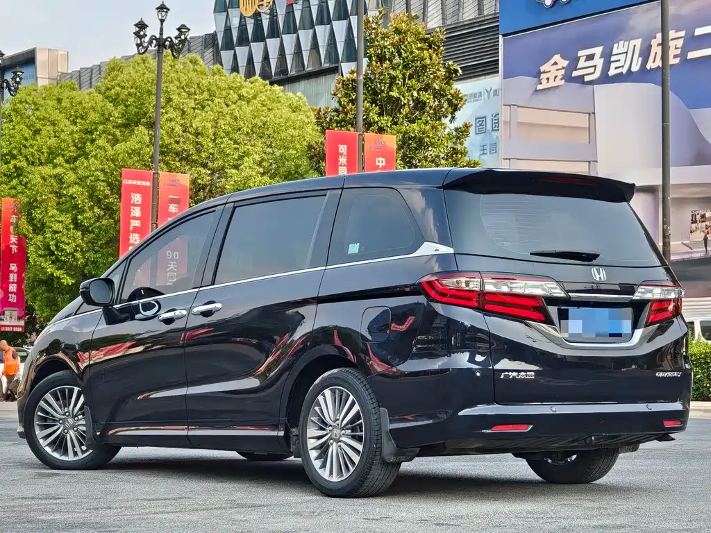 Honda Odyssey 2018 — фото 18