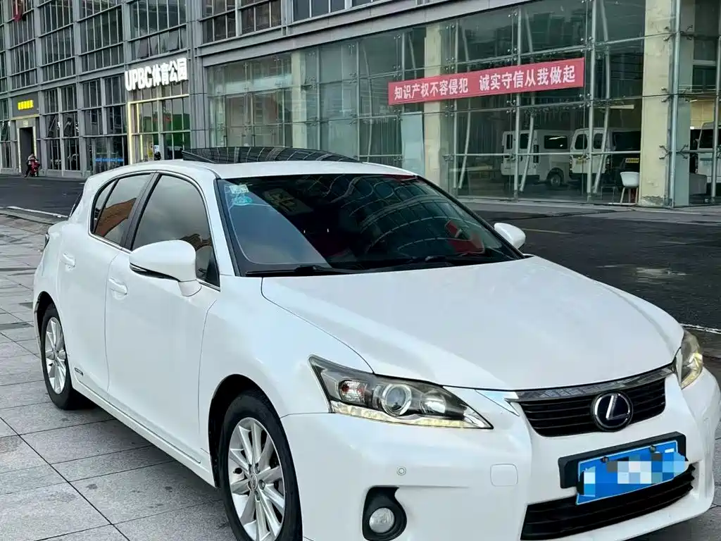 Lexus CT 2013 — фото 3