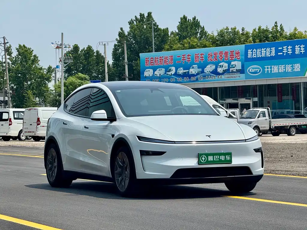 Tesla Model Y L 2025