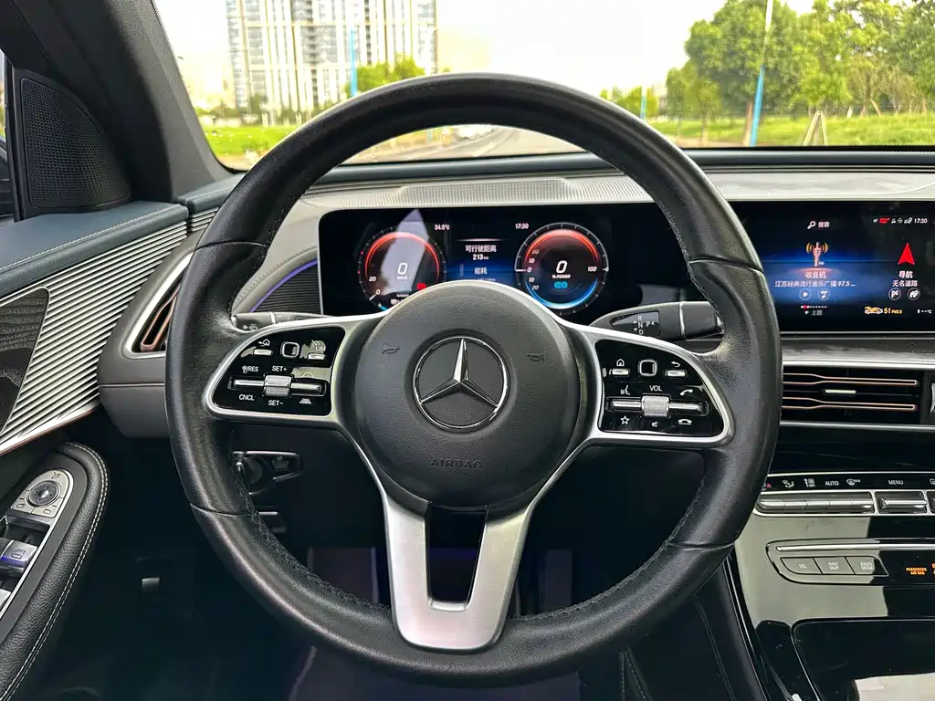 Mercedes-Benz EQC 2020 — фото 17