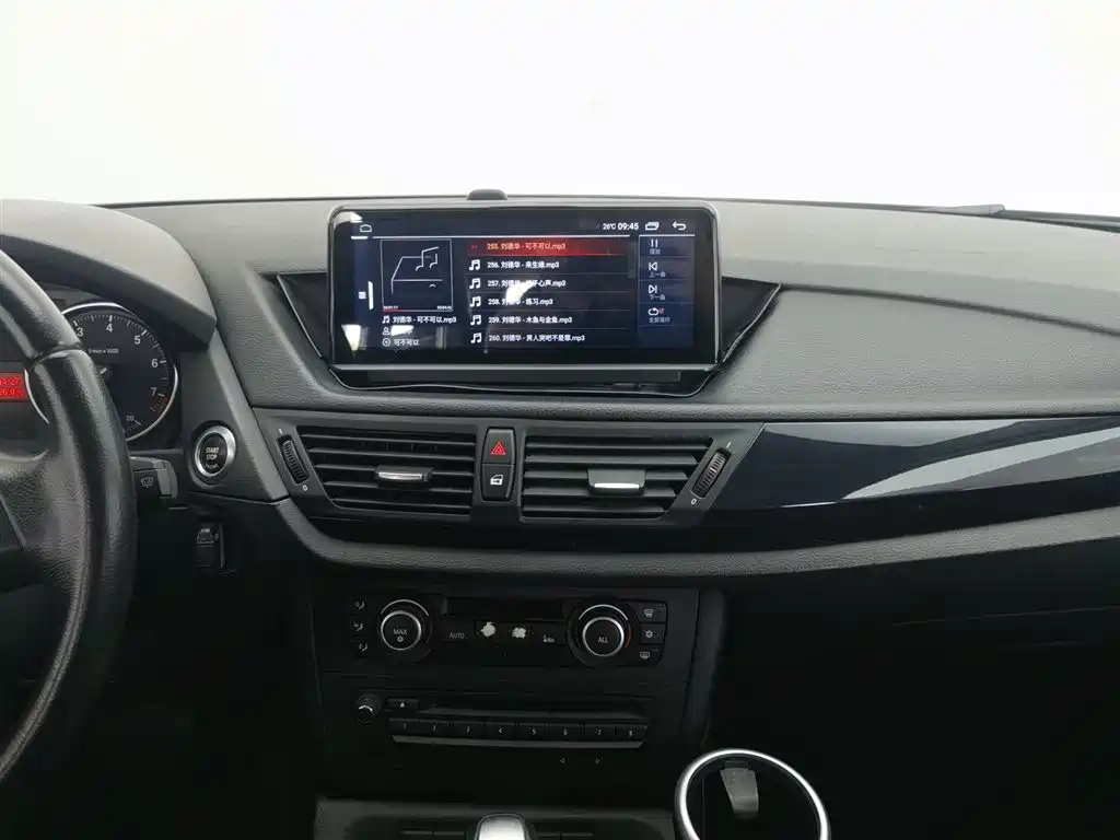BMW X1 2011 — фото 12