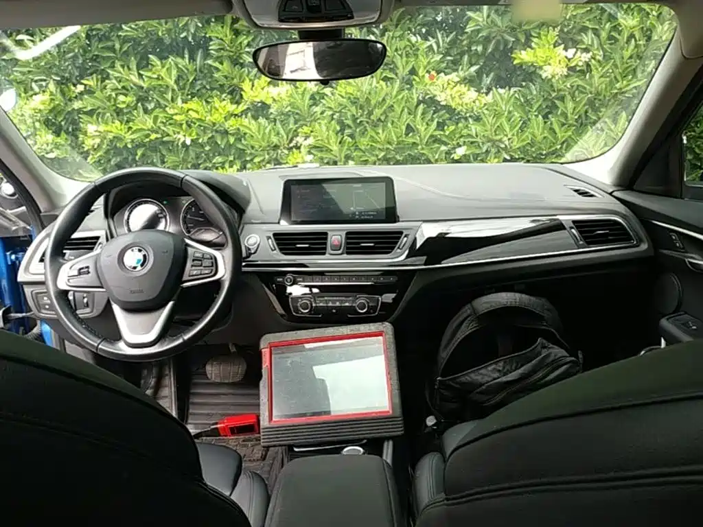 BMW 1 Series 2018 — фото 10