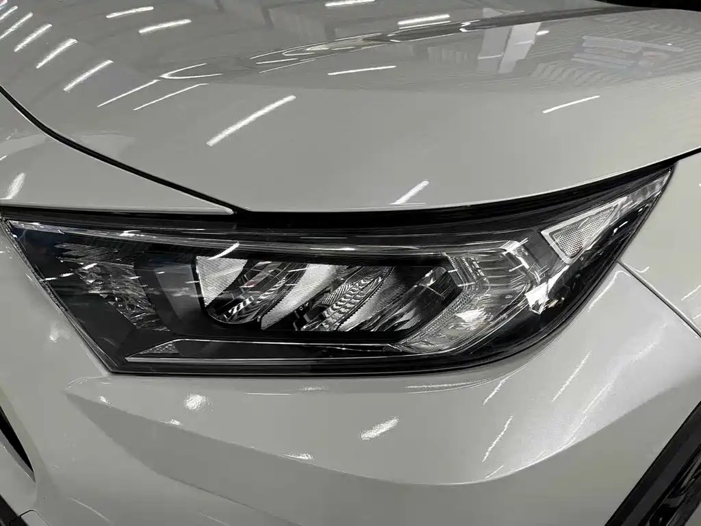 Toyota RAV4 2021 — фото 14