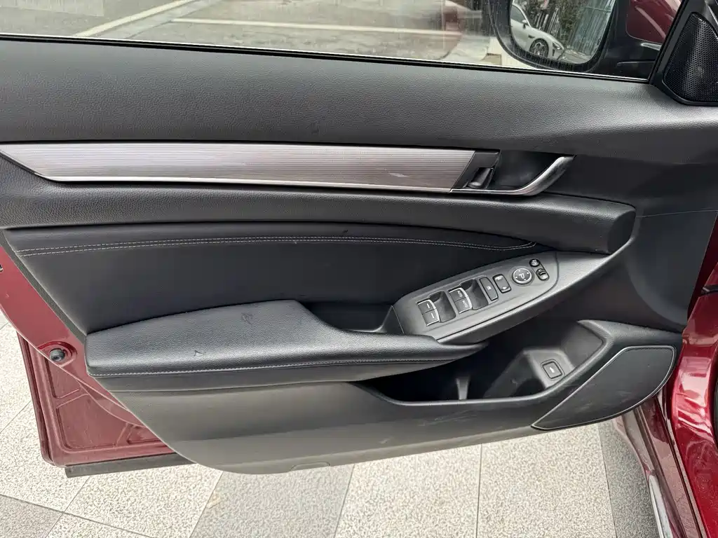 Honda Accord 2018 — фото 10