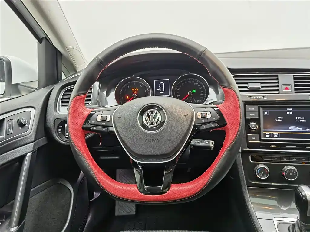 Volkswagen Golf 2018 — фото 11