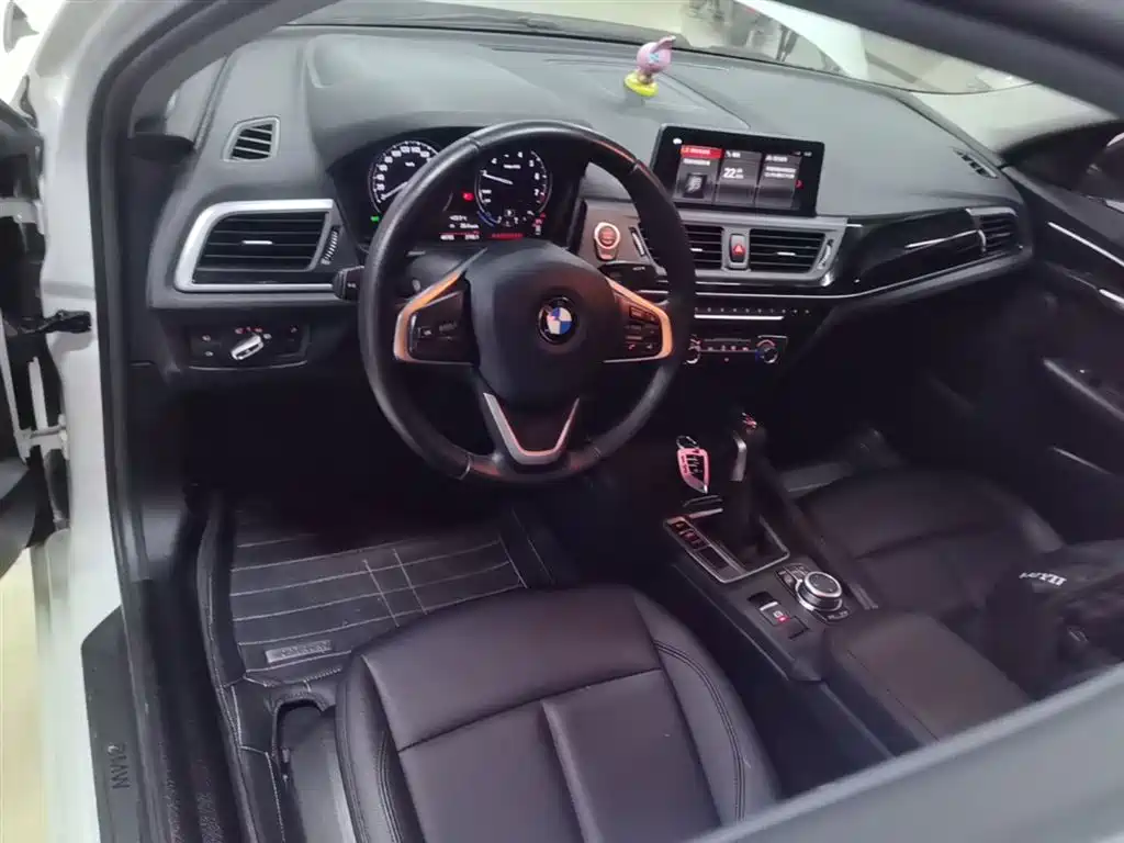 BMW 1 Series 2019 — фото 10