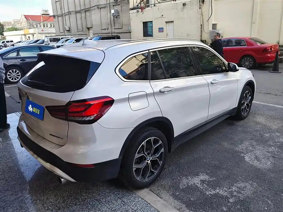 BMW X1 2021 — фото 3