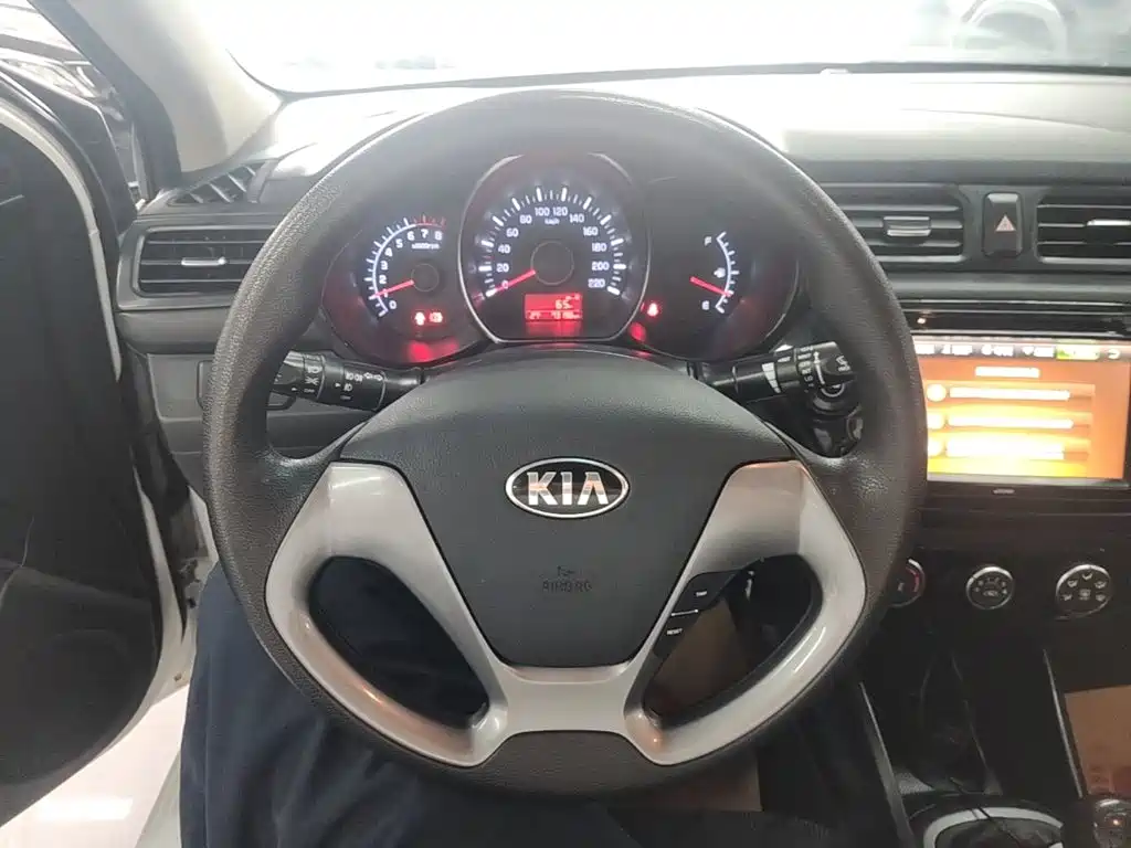 Kia K2 2015 — фото 11