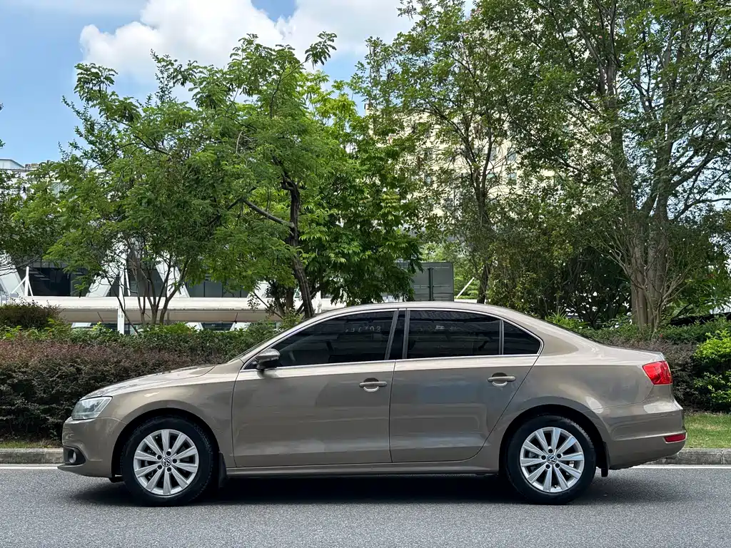 Volkswagen Sagitar 2014