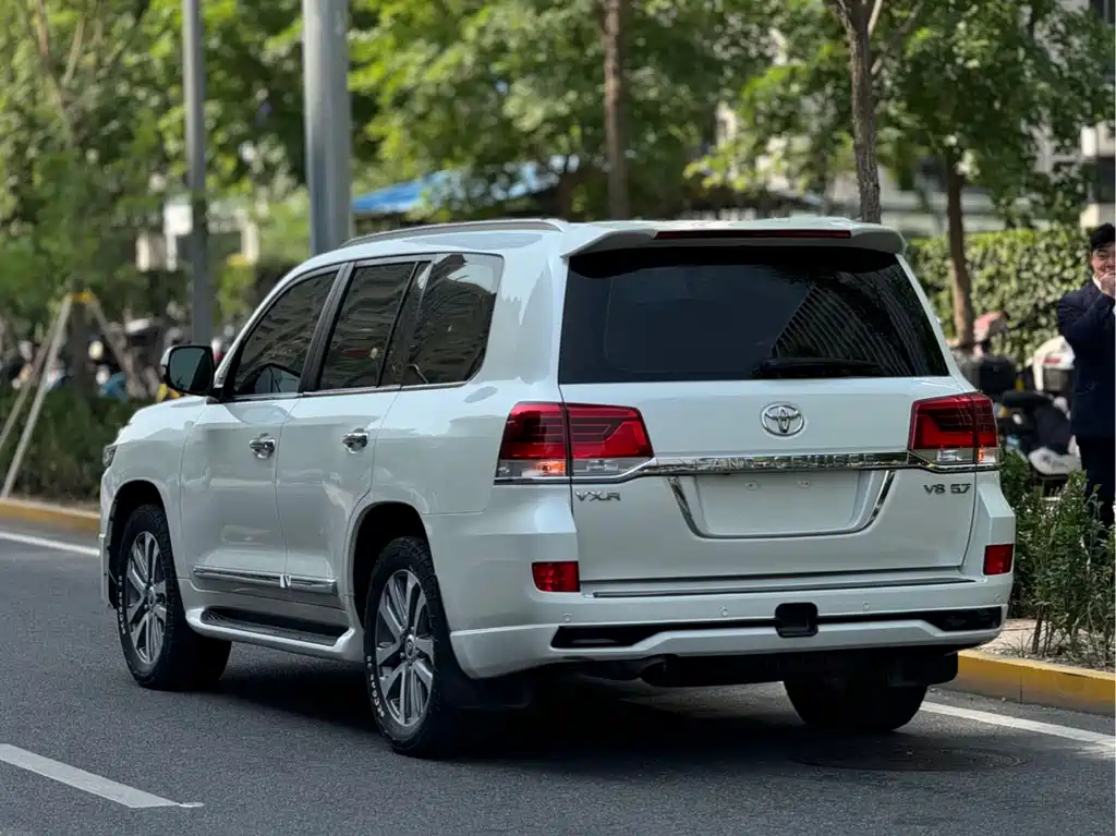 Toyota Land Cruiser 2017 — фото 4
