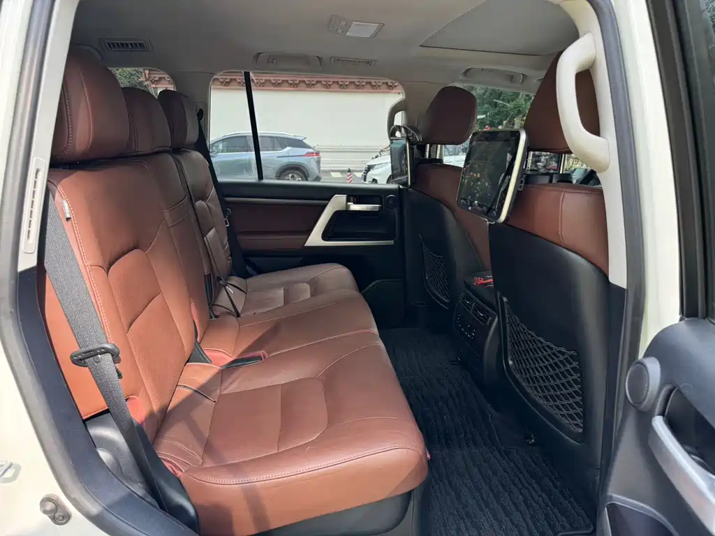 Toyota Land Cruiser 2017 — фото 19
