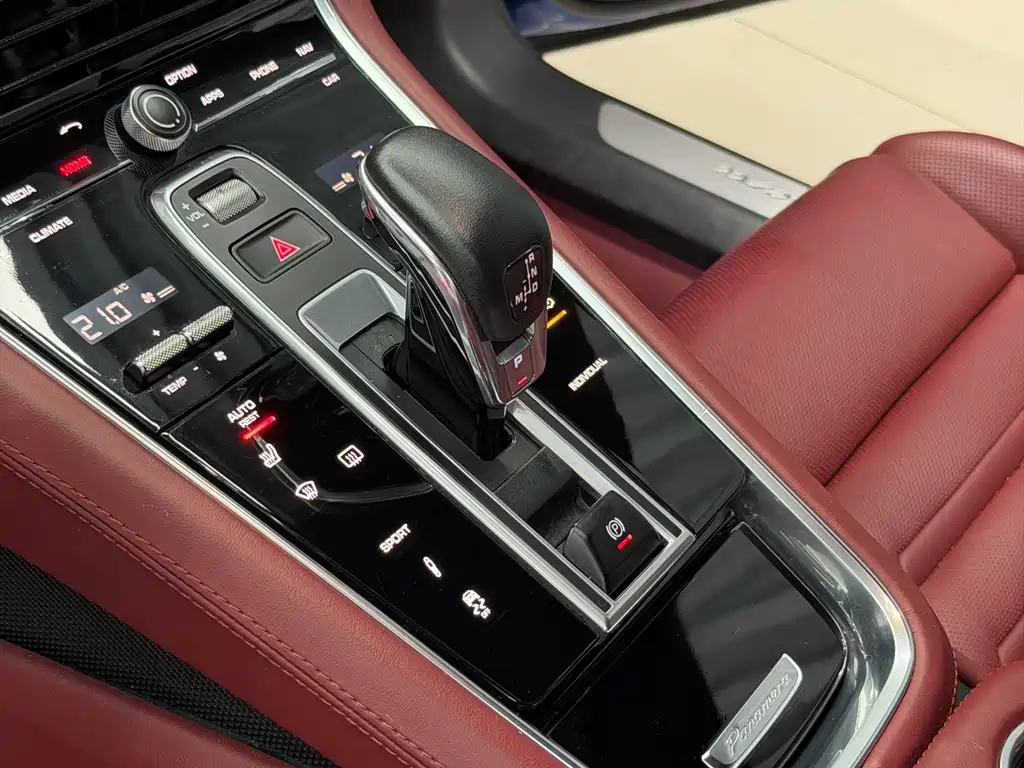 Porsche Panamera 2017 — фото 20