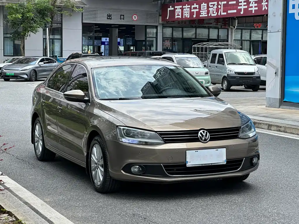 Volkswagen Sagitar 2014