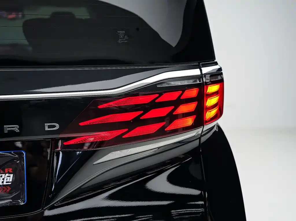 Toyota Alphard 2024 — фото 6