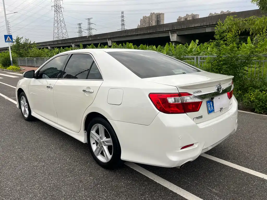 Toyota Camry 2013 — фото 5