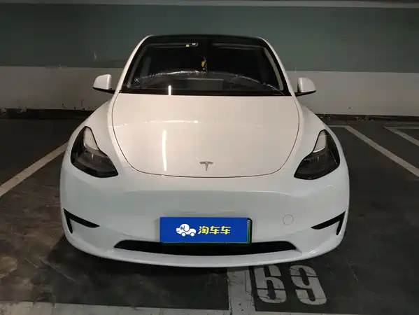 Tesla Model Y 2024
