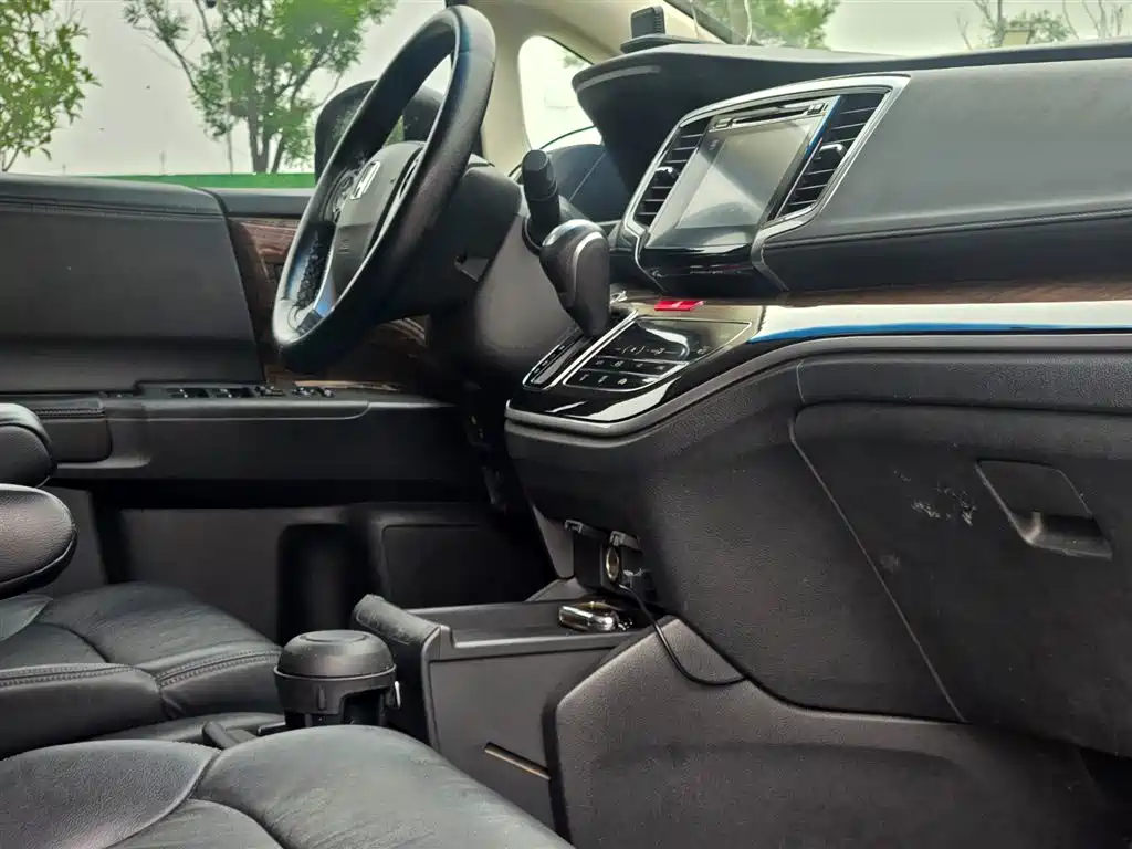 Honda Odyssey 2018 — фото 10