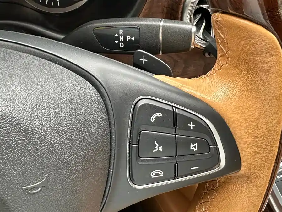 Mercedes-Benz V-Class 2023 — фото 41