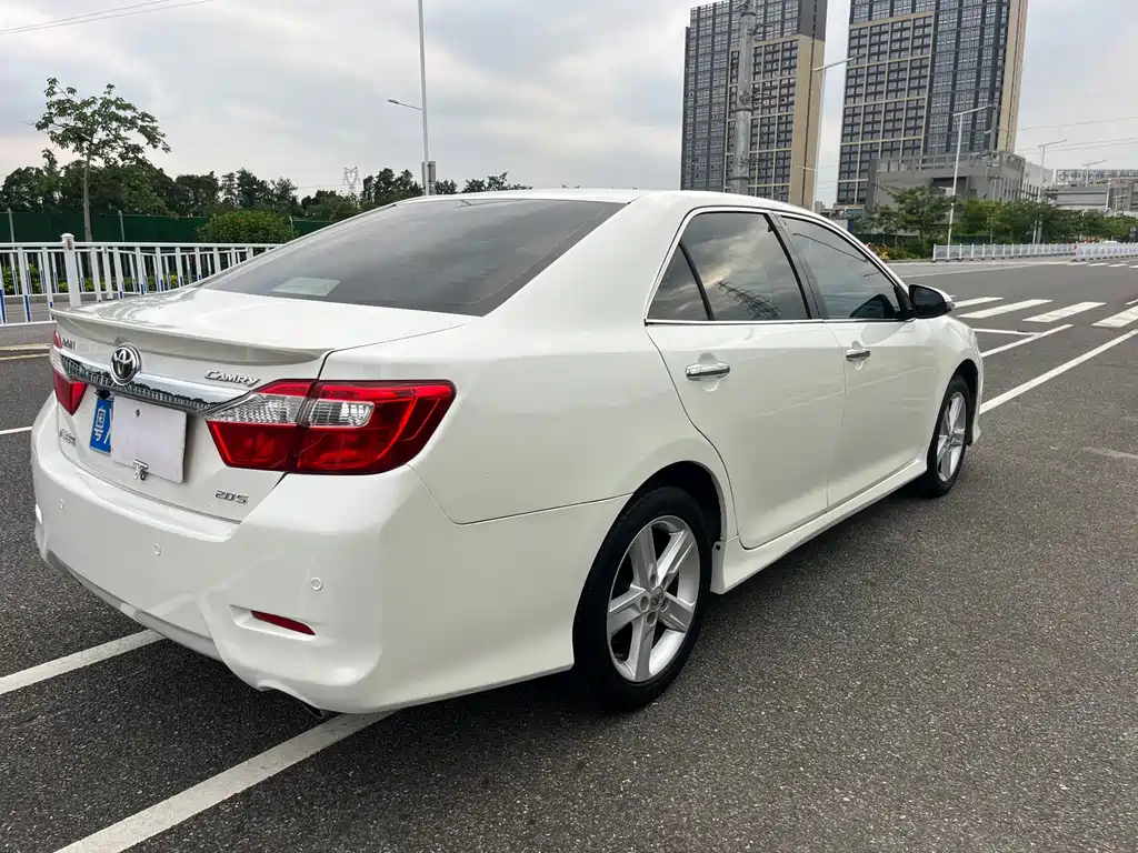 Toyota Camry 2013 — фото 7