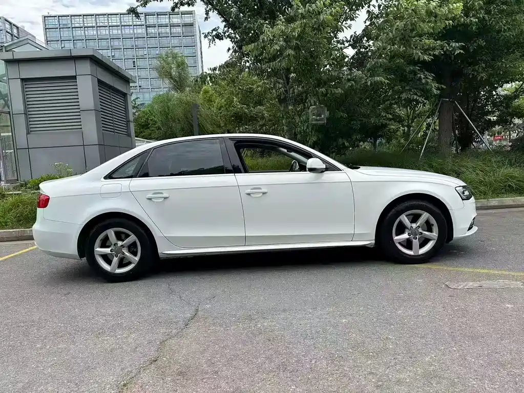 Audi A4L 2012