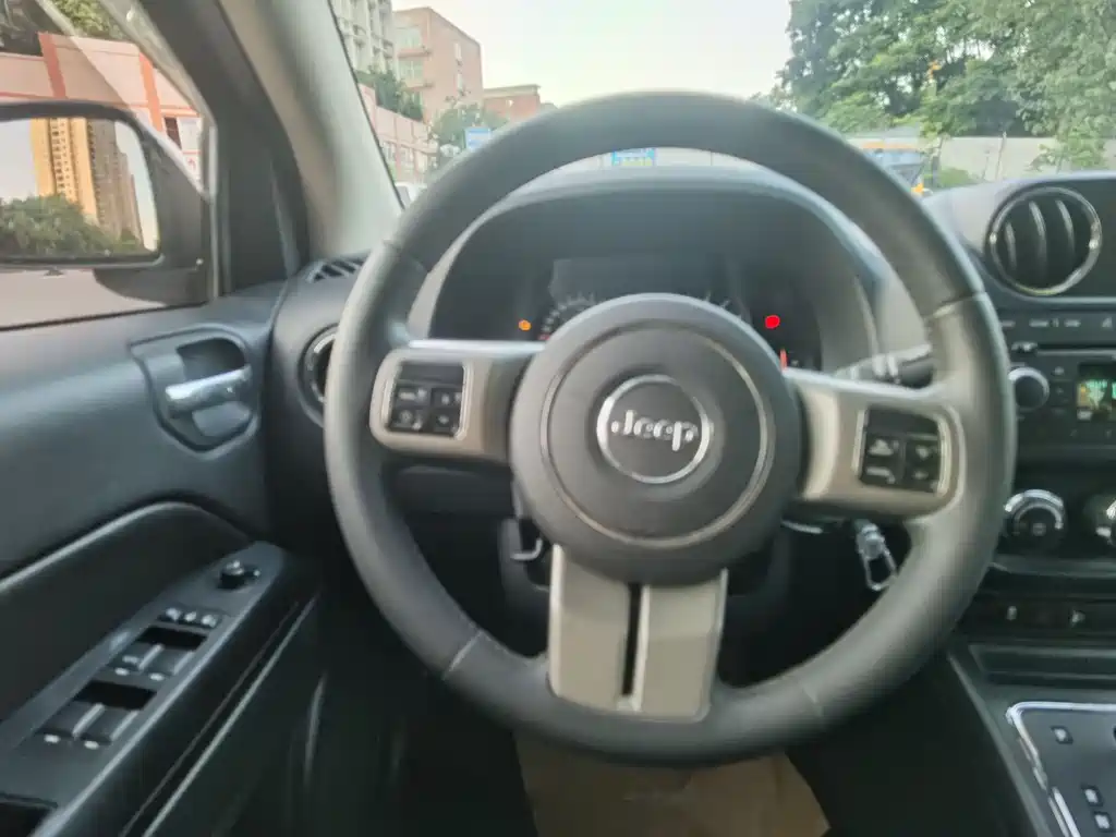Jeep Compass 2012 — фото 15