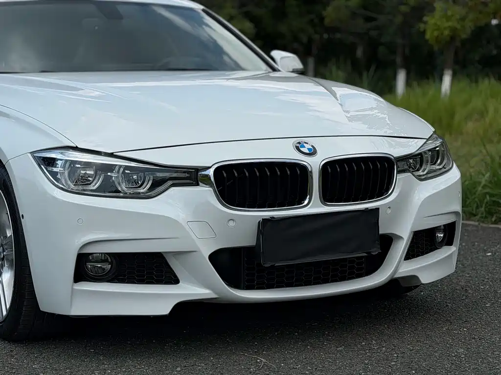 BMW 3 Series 2018 — фото 9