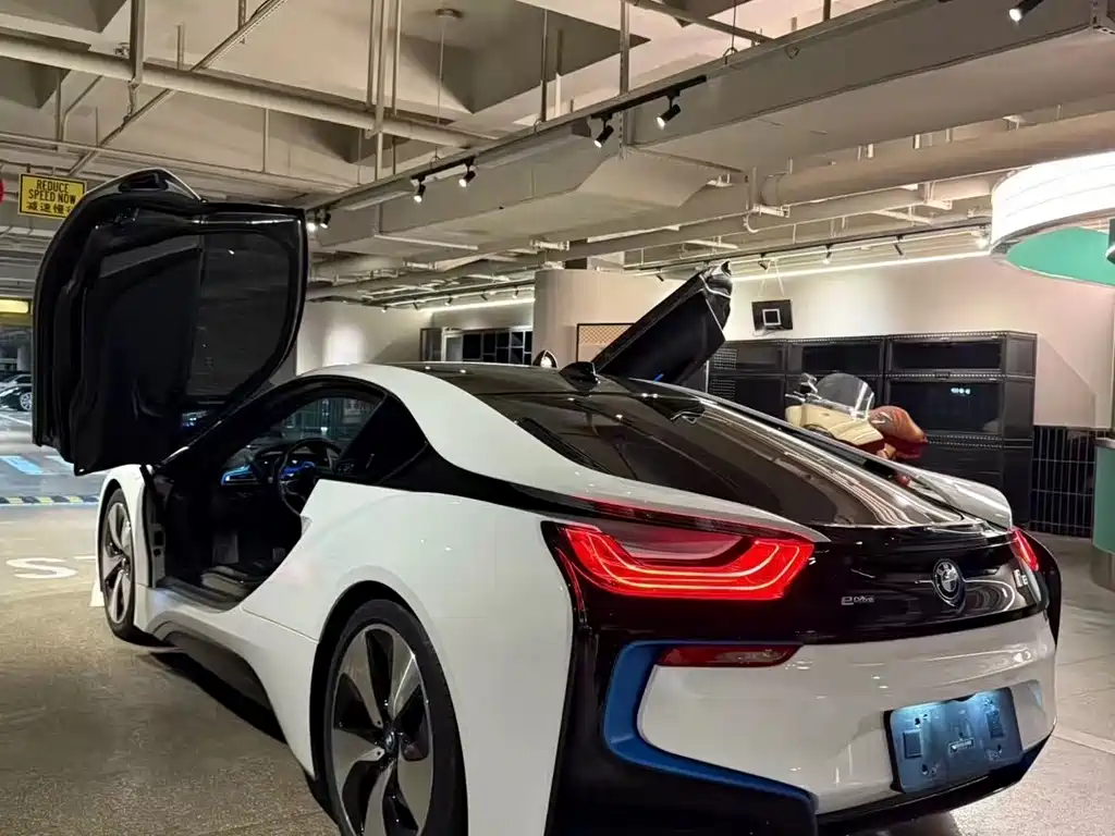 BMW i8 2018 — фото 2