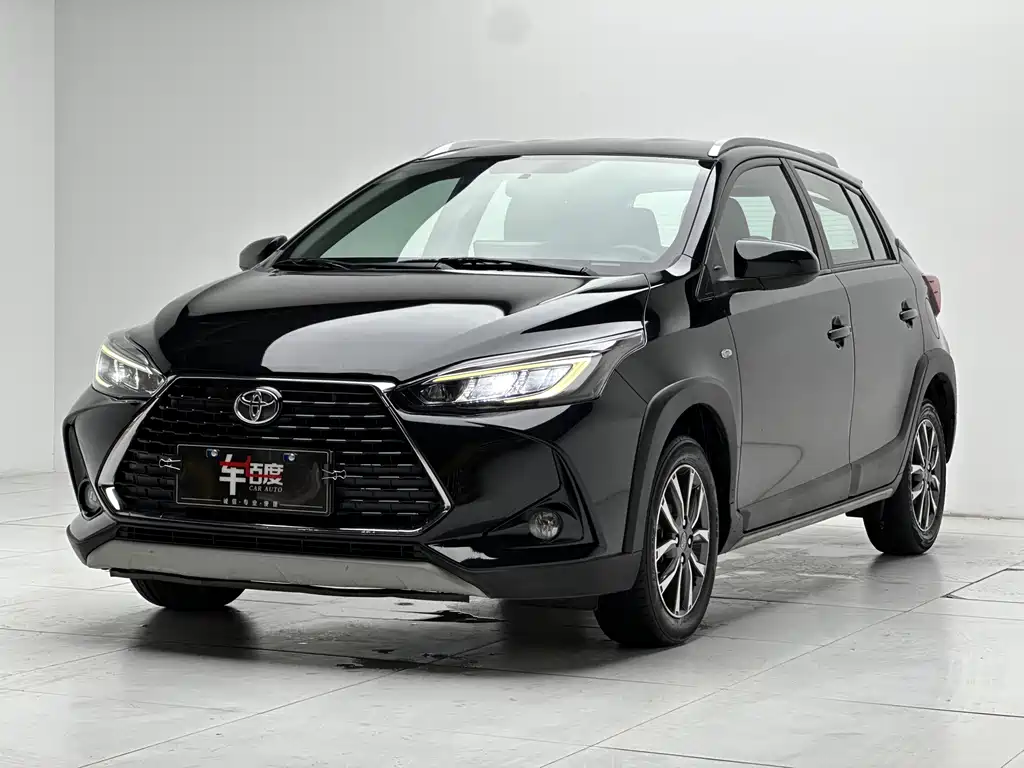 Toyota Yaris L 2021 — фото 1