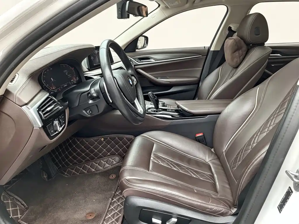 BMW 5 Series 2020 — фото 11