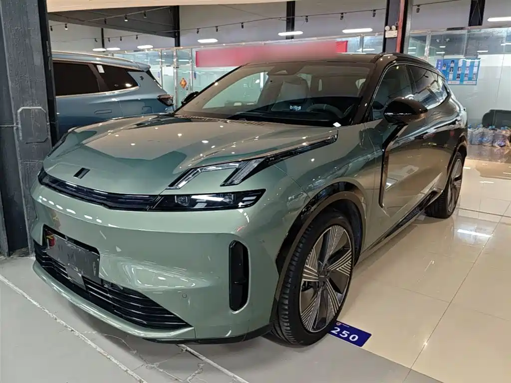 Lynk & Co 08 EM-P 2023 — фото 2