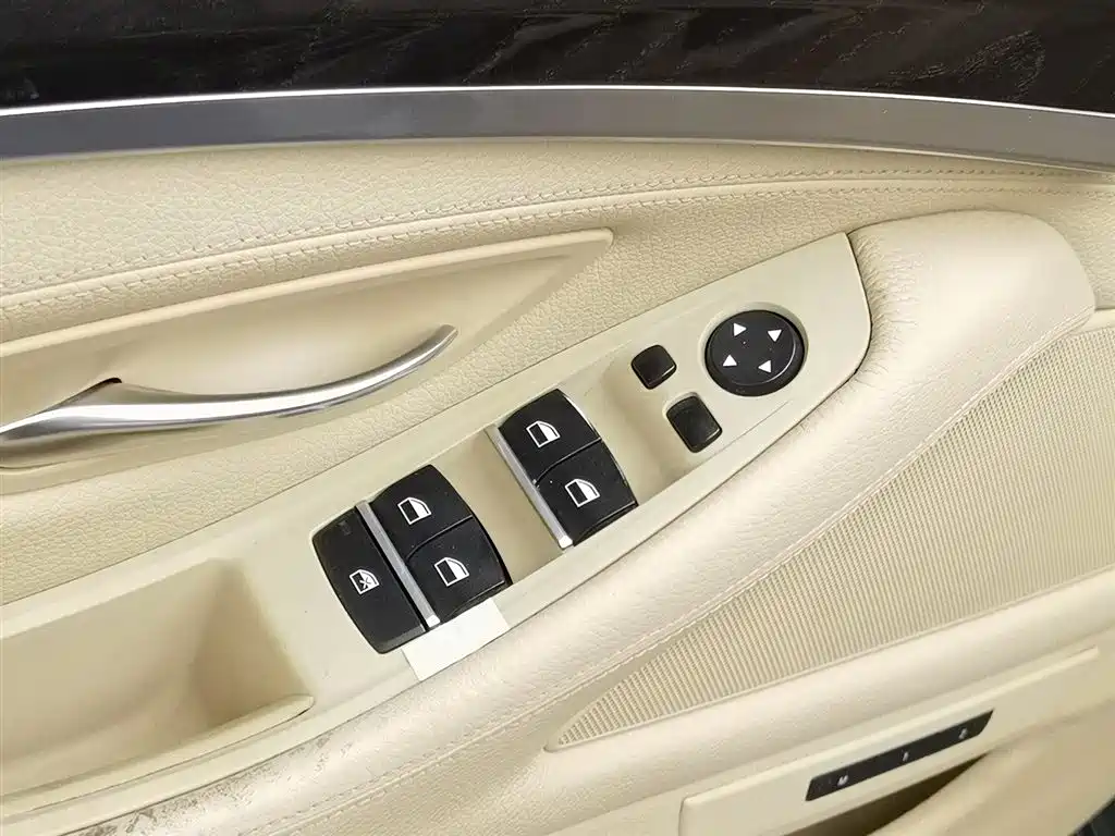 BMW 5 Series 2014 — фото 9