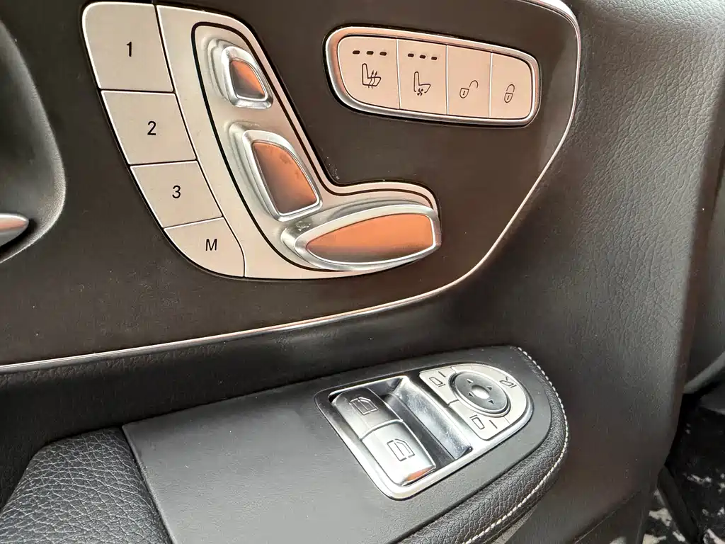 Mercedes-Benz V-Class 2023 — фото 7