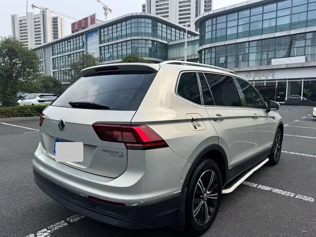 Volkswagen Tiguan L 2017 — фото 5