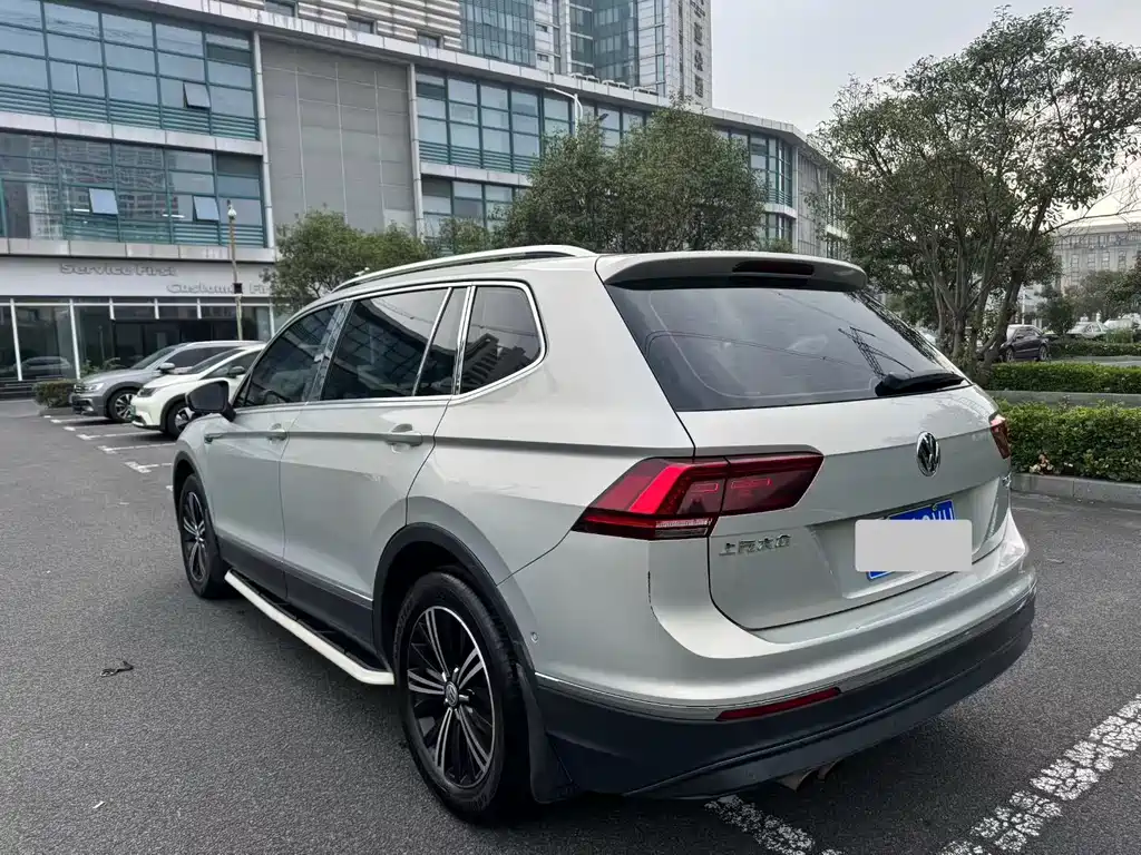 Volkswagen Tiguan L 2017 — фото 4