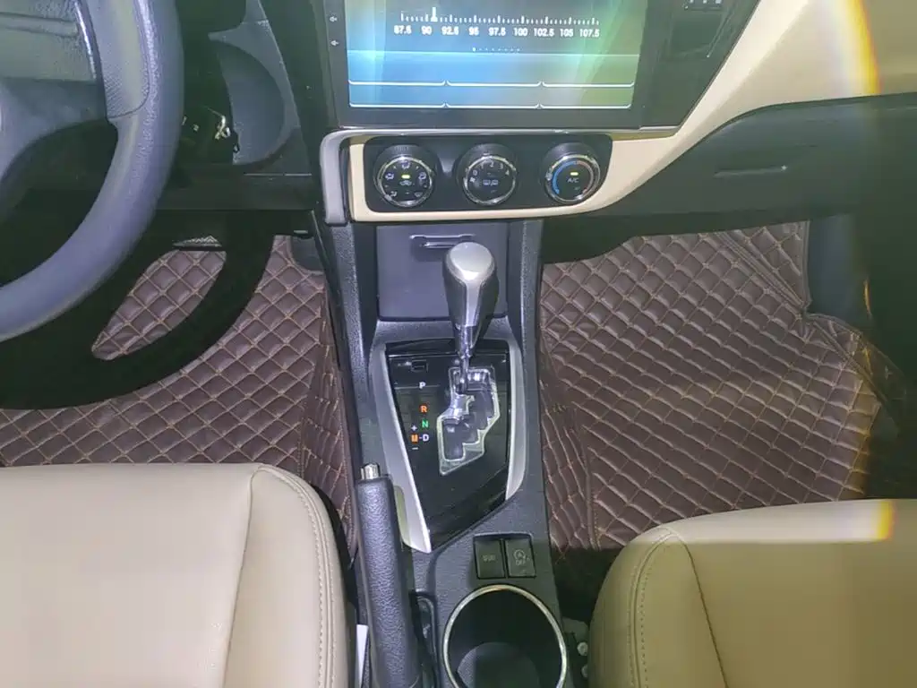 Toyota Corolla 2018 — фото 14