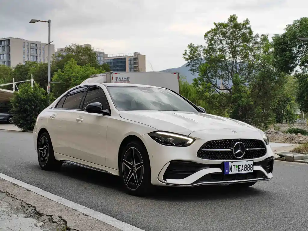 Mercedes-Benz C-Class 2023 — фото 3