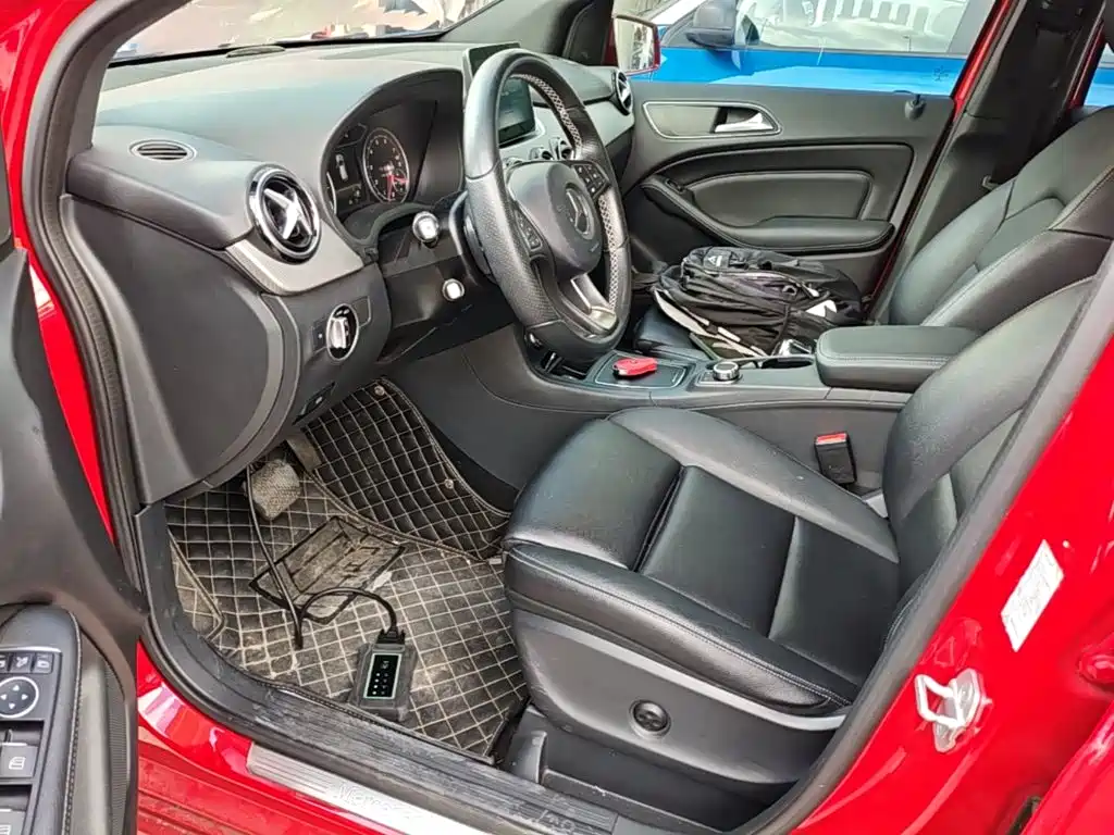 Mercedes-Benz B-Class 2017 — фото 15