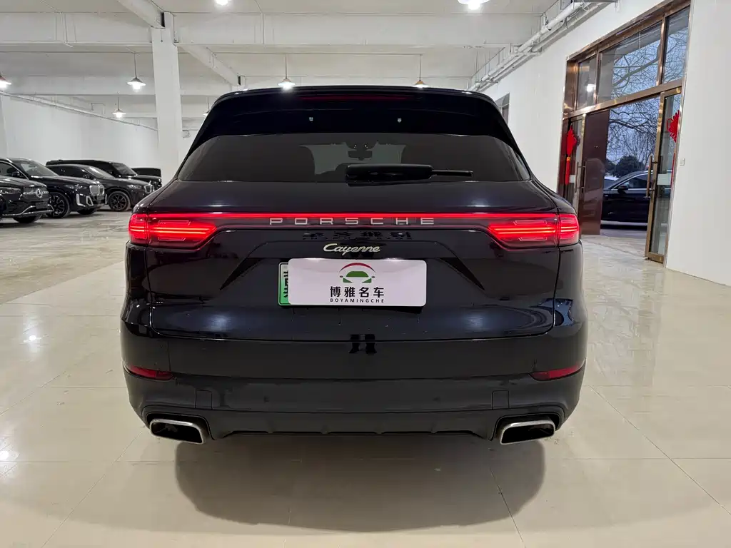 Porsche Cayenne Hybrid 2023