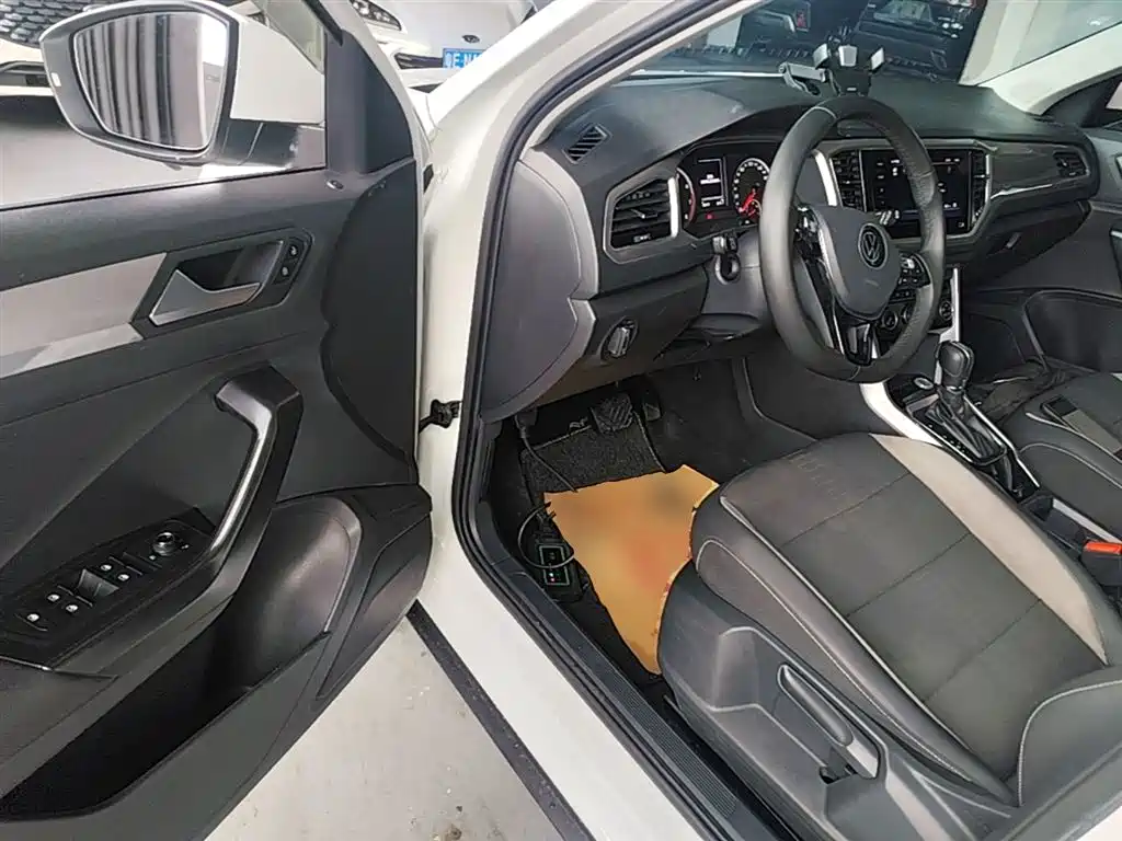 Volkswagen T-Roc 2021 — фото 16