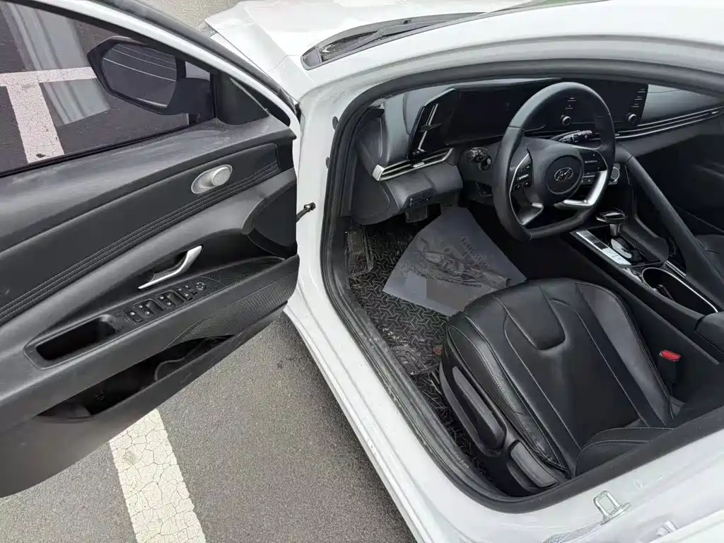 Hyundai Elantra 2023