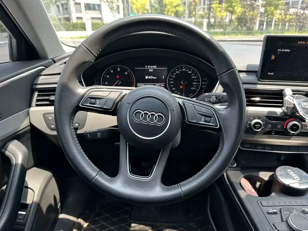 Audi A4L 2017 — фото 14