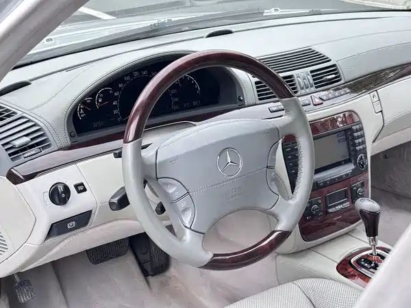 Mercedes-Benz S-Class 2005