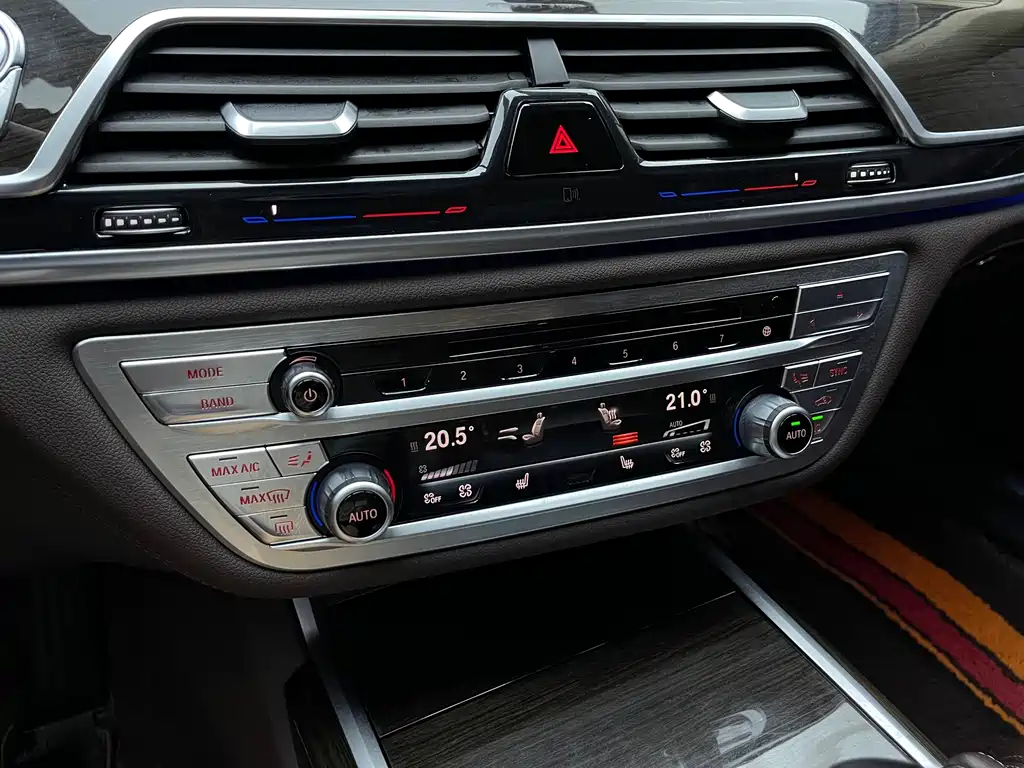 BMW 7 Series 2016 — фото 10