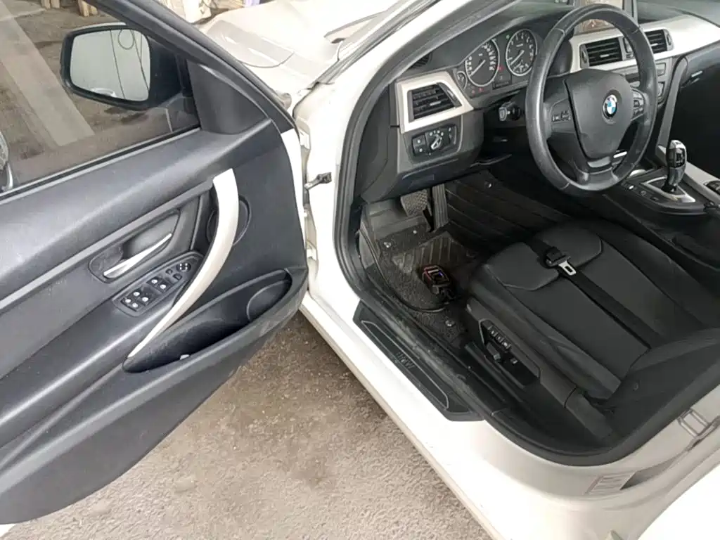 BMW 3 Series 2015 — фото 16