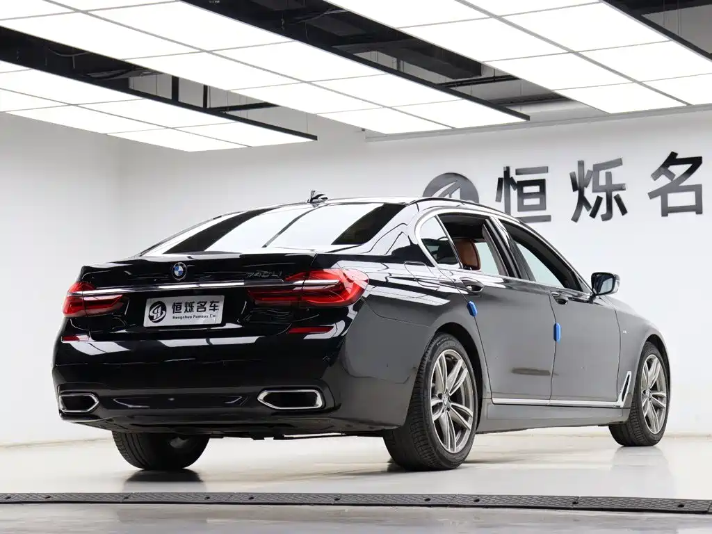 BMW 7 Series 2018 — фото 30