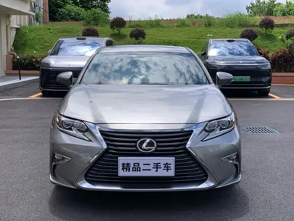 Lexus ES 2016