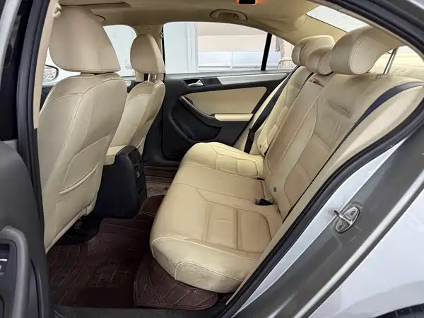 Volkswagen Sagitar 2013